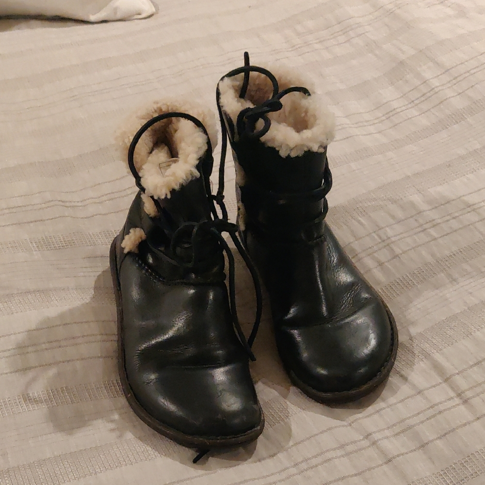 UGG Caspia Boots Black Leather Lined Lace Up Women's Size 8 Booties 1932